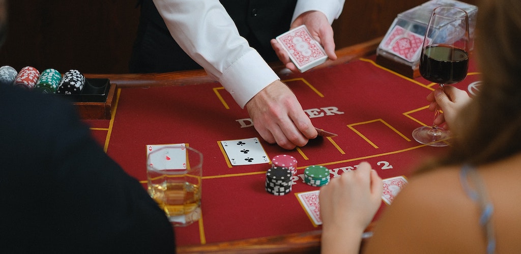 blackjack live casino game playing